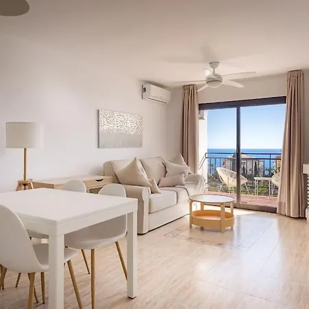 Sea Views And Walk To In Riviera Rdr386
