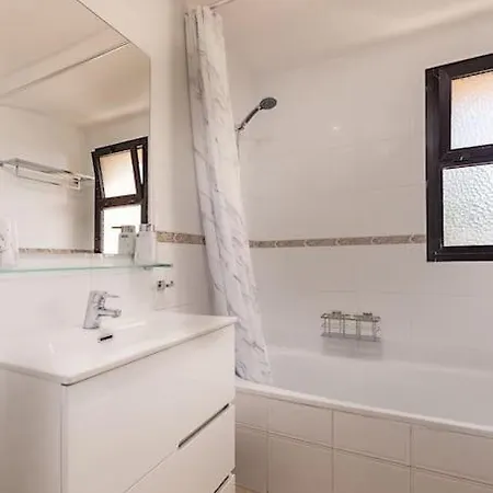 Apartment Sea Views And Walk To In Riviera Rdr386